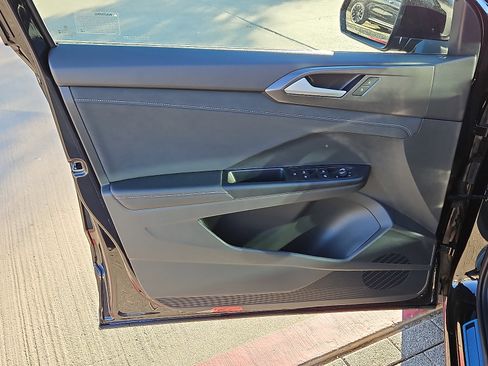 New 2026 Volkswagen Taos SE image 12