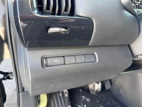 Used 2024 Nissan Pathfinder S image 12