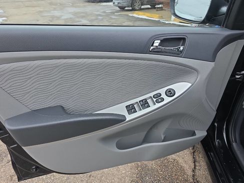 Used 2013 Hyundai Accent GLS w/ Premium Pkg image 8