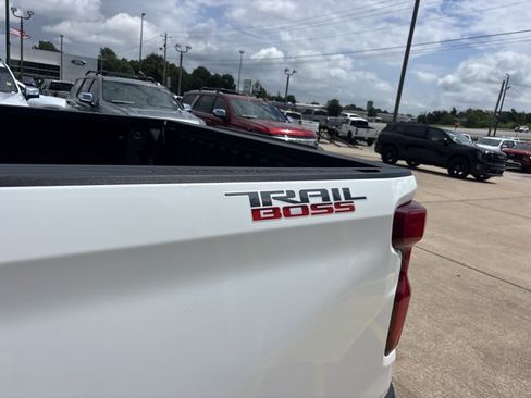 Used 2025 Chevrolet Silverado 1500 LT Trail Boss w/ Convenience Package II AWD/4WD image 15