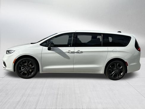 New 2026 Chrysler Pacifica Select image 8