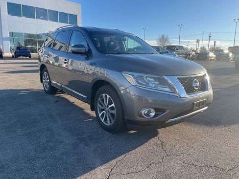 Used 2015 Nissan Pathfinder SL image 2