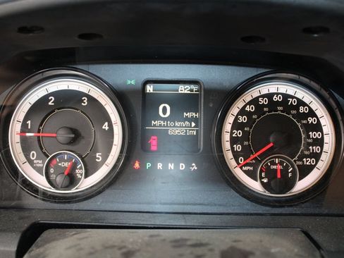 Used 2018 RAM 3500 Tradesman w/ Chrome Appearance Group RWD image 21
