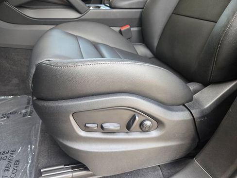 Used 2025 Porsche Cayenne image 10