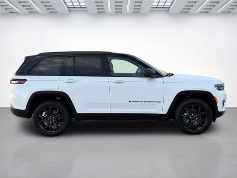 New 2025 Jeep Grand Cherokee L Limited AWD/4WD image 2