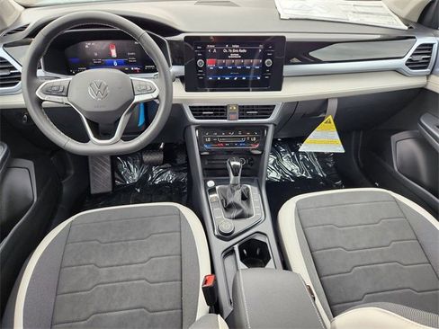 New 2025 Volkswagen Taos SE image 27