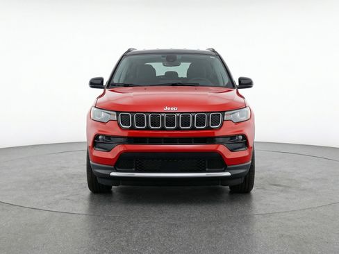 Used 2025 Jeep Compass Limited image 2