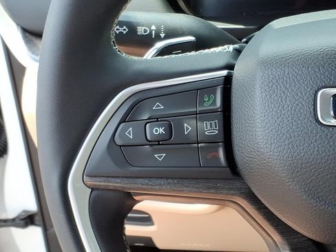 Used 2023 Jeep Grand Cherokee Limited w/ Luxury Tech Group II AWD/4WD image 19