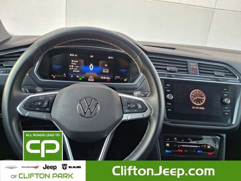Used 2024 Volkswagen Tiguan SE image 22