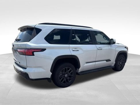 Used 2024 Toyota Sequoia Platinum AWD/4WD image 7