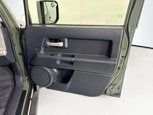 Used 2013 Toyota FJ Cruiser 4WD w/ Convenience Pkg image 23