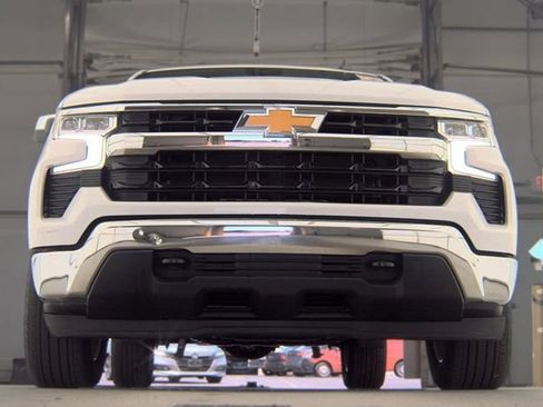 Used 2023 Chevrolet Silverado 1500 LT AWD/4WD image 10