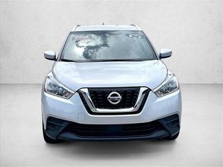Used 2020 Nissan Kicks SV FWD video 3