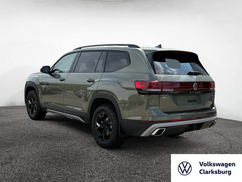 New 2025 Volkswagen Atlas Peak Edition SE image 3