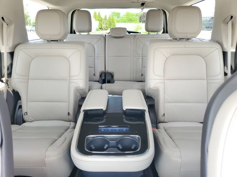 Certified 2024 Lincoln Navigator Reserve AWD/4WD image 19