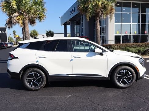 Used 2025 Kia Sportage LX FWD image 2