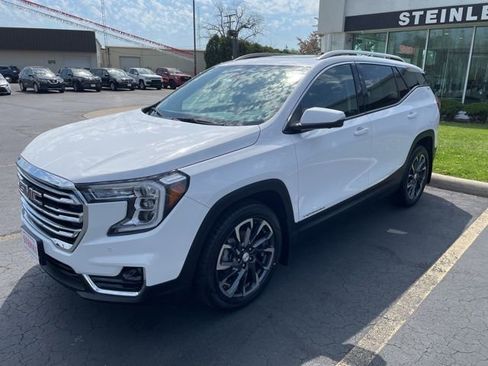 Used 2022 GMC Terrain SLT w/ Tech Package FWD image 3