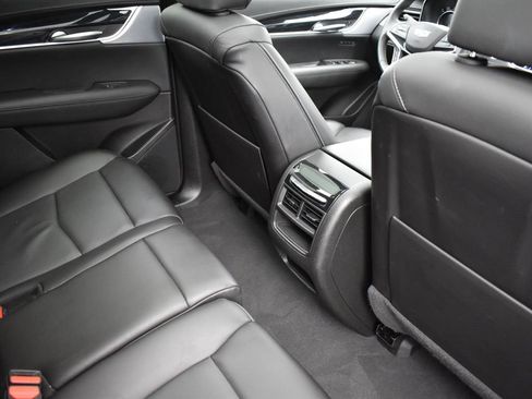 Certified 2025 Cadillac XT5 Premium Luxury image 30