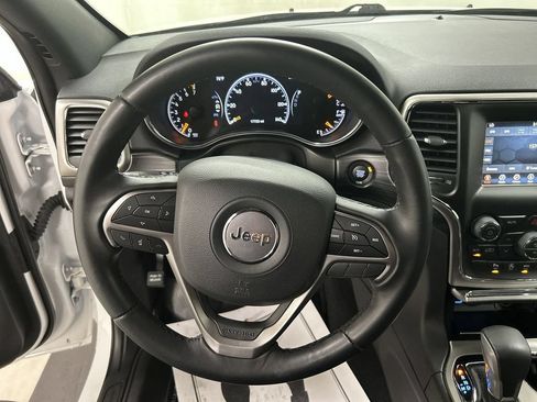 Used 2021 Jeep Grand Cherokee Laredo AWD/4WD image 4