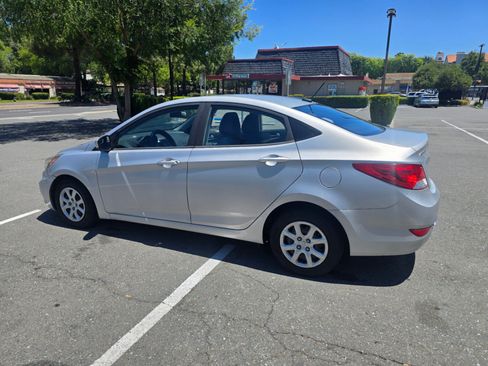 Used 2014 Hyundai Accent GLS FWD image 9