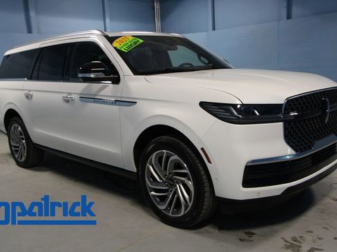 Used 2025 Lincoln Navigator L Reserve AWD/4WD image 1