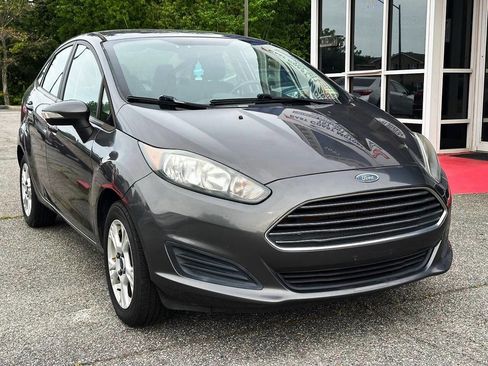 Used 2015 Ford Fiesta SE image 1