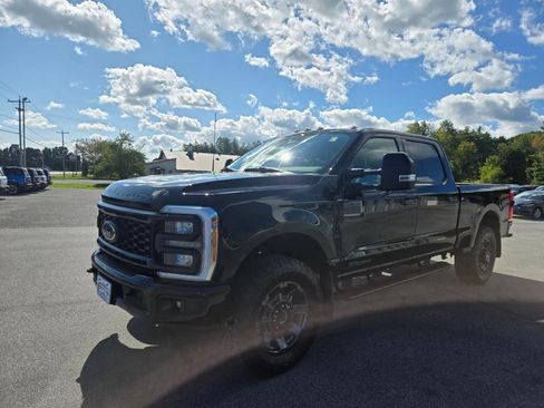 Used 2023 Ford F250 Lariat w/ Sport Appearance Package AWD/4WD image 4