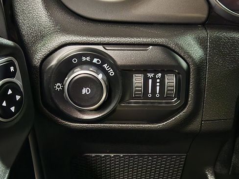 Used 2021 Jeep Wrangler Sport S image 41