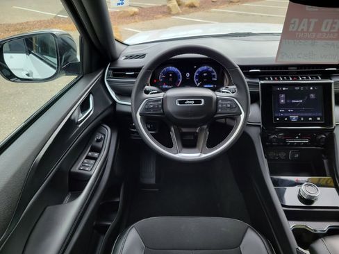 Used 2024 Jeep Grand Cherokee Altitude image 14