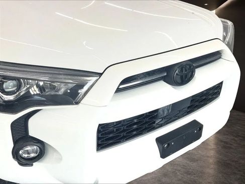 Used 2021 Toyota 4Runner SR5 Premium w/ Moonroof Package RWD image 34