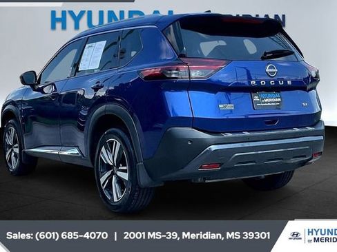 Used 2023 Nissan Rogue SL image 2