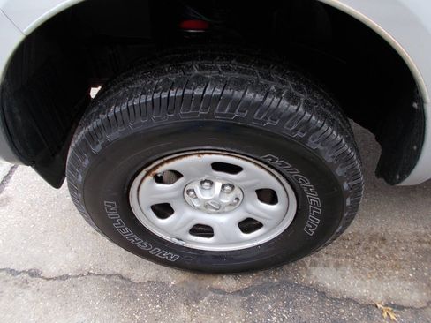 Used 2011 Nissan Frontier S image 8