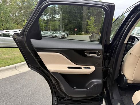 Used 2019 Jaguar F-PACE Premium image 23