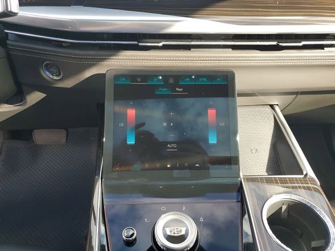 Certified 2025 Cadillac Escalade Premium Luxury image 43