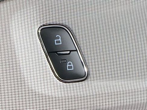 Used 2025 Ford Explorer Active image 35