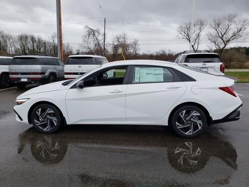 New 2025 Hyundai Elantra SEL image 8