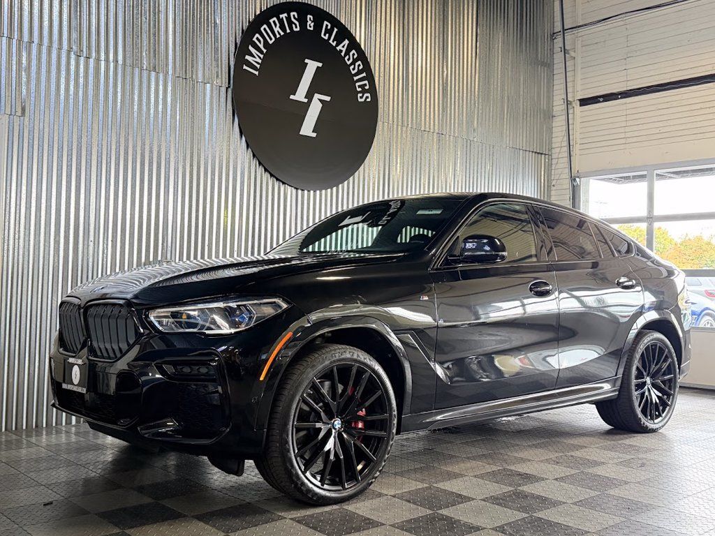 Used 2022 BMW X6 M50i AWD/4WD image 1
