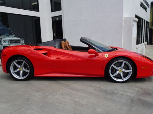 Used 2019 Ferrari 488 Spider RWD image 11