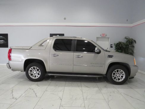 Used 2007 Cadillac Escalade EXT w/ Information Package image 2