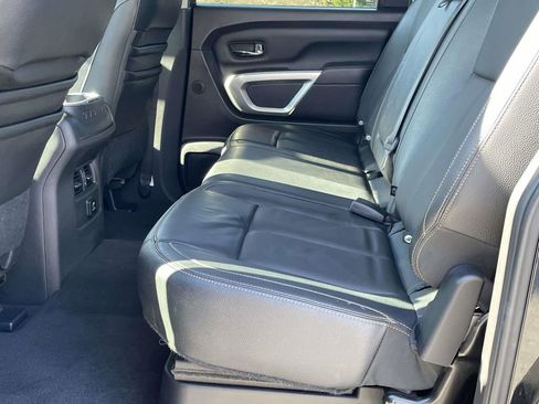 Used 2017 Nissan Titan SL image 9