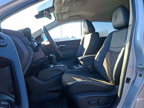 Used 2022 Nissan Rogue Sport SV w/ Technology Package image 13