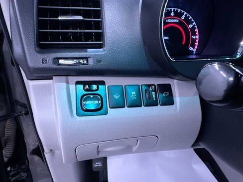 Used 2013 Toyota Highlander SE image 16