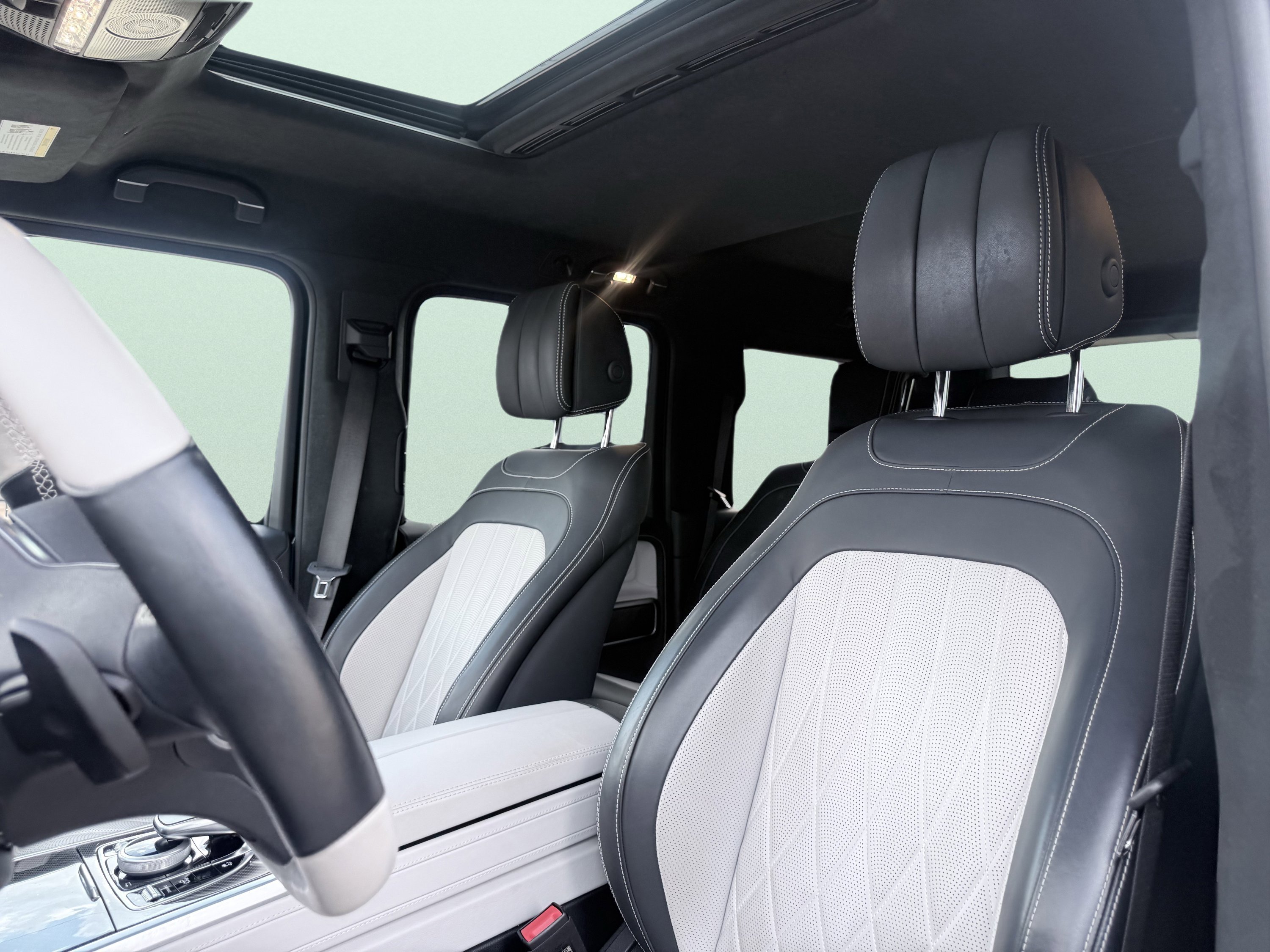 Used 2023 Mercedes-Benz G 550 image 3