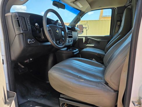 Used 2018 Chevrolet Express 2500 w/ Driver Convenience Package image 10