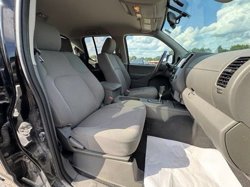 Used 2020 Nissan Frontier SV w/ Midnight Edition Floor Mats AWD/4WD image 12