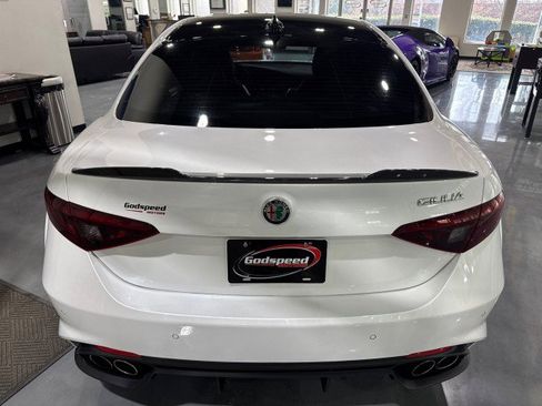 Used 2017 Alfa Romeo Giulia Quadrifoglio image 8