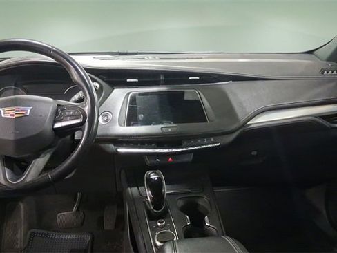 Used 2022 Cadillac XT4 Premium Luxury w/ Safety Alert Package image 10