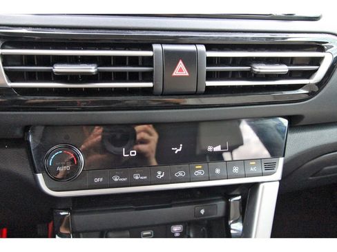 Certified 2022 Kia Seltos SX w/ Sunroof Package AWD/4WD image 28