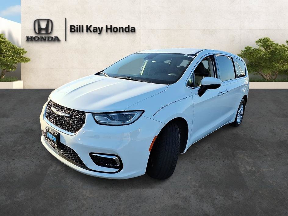 Used 2023 Chrysler Pacifica Touring-L FWD image 7