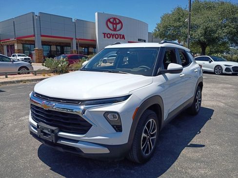 Used 2025 Chevrolet TrailBlazer LT AWD/4WD image 1